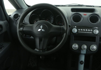Подержанный автомобиль Mitsubishi Colt Hatchback 2006 года (14 фото)