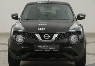 Подержанный автомобиль Nissan Juke 2015 года (6 фото)