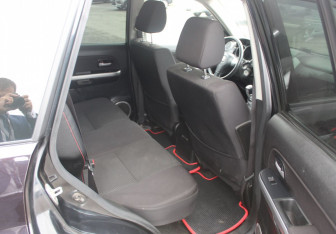 Подержанный автомобиль Suzuki Grand Vitara 2010 года (10 фото)