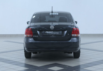 Подержанный автомобиль Volkswagen Polo Sedan 2015 года (3 фото)