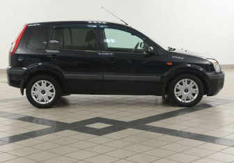 Подержанный автомобиль Ford Fusion 2007 года (5 фото)