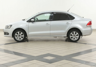 Подержанный автомобиль Volkswagen Polo Sedan 2011 года (7 фото)