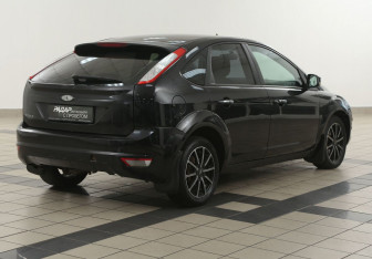 Подержанный автомобиль Ford Focus Hatchback 2009 года (4 фото)