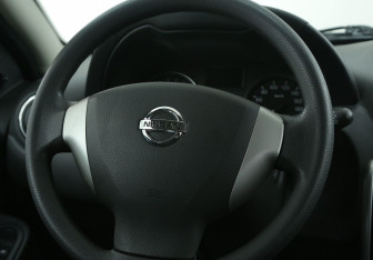 Подержанный автомобиль Nissan Terrano 2014 года (16 фото)