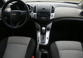 Подержанный автомобиль Chevrolet Cruze Hatchback 2013 года (12 фото)