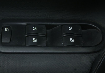 Подержанный автомобиль Renault Scenic 2008 года (17 фото)