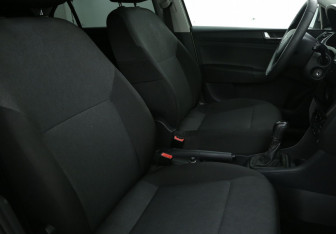 Подержанный автомобиль Skoda Rapid Liftback 2018 года (10 фото)