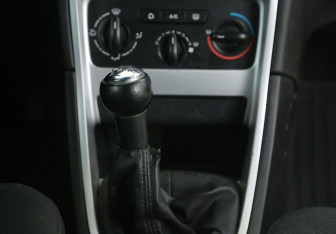 Подержанный автомобиль Peugeot 307 Hatchback 2006 года (14 фото)