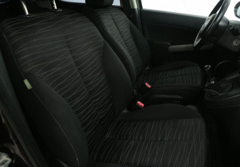 Подержанный автомобиль Mazda 2 Hatchback 2008 года (10 фото)