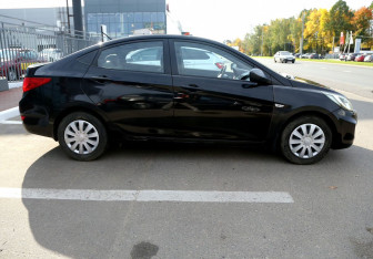 Подержанный автомобиль Hyundai Solaris Sedan 2013 года (7 фото)