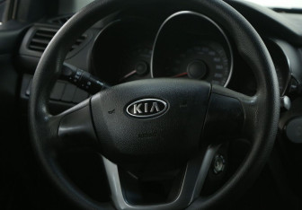 Подержанный автомобиль Kia Rio Sedan 2012 года (16 фото)