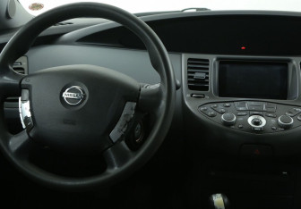 Подержанный автомобиль Nissan Primera Sedan 2005 года (14 фото)
