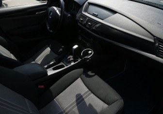 Подержанный автомобиль BMW X1 2012 года (9 фото)