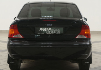 Подержанный автомобиль Ford Focus Sedan 2003 года (3 фото)