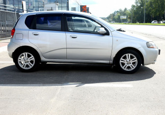Подержанный автомобиль Chevrolet Aveo Hatchback 2006 года (7 фото)