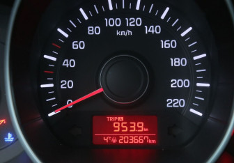 Подержанный автомобиль Kia Rio Sedan 2016 года (18 фото)