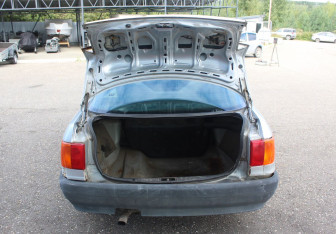 Подержанный автомобиль Audi 80 Sedan 1990 года (15 фото)