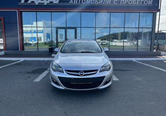Подержанный автомобиль Opel Astra Hatchback 2012 года (3 фото)
