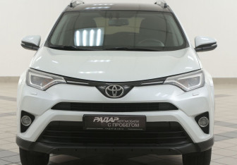 Подержанный автомобиль Toyota RAV4 2018 года (6 фото)