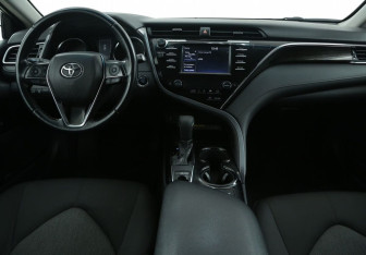 Подержанный автомобиль Toyota Camry Sedan 2018 года (12 фото)