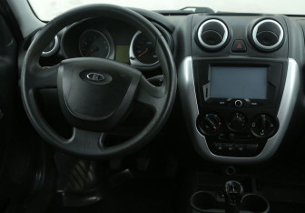 Подержанный автомобиль LADA (ВАЗ) Granta Sedan 2014 года (14 фото)