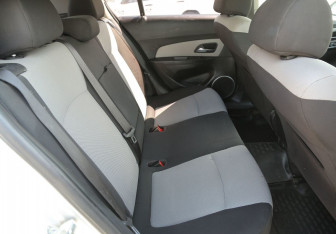 Подержанный автомобиль Chevrolet Cruze Hatchback 2012 года (11 фото)
