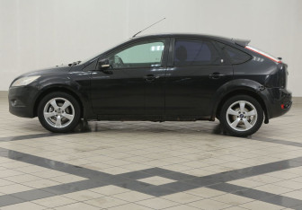 Подержанный автомобиль Ford Focus Hatchback 2008 года (7 фото)