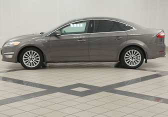Подержанный автомобиль Ford Mondeo Sedan 2011 года (7 фото)