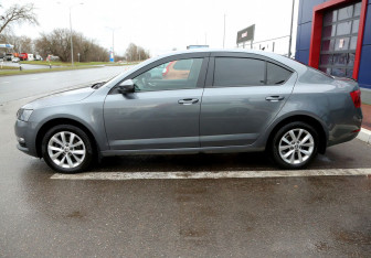 Подержанный автомобиль Skoda Octavia Liftback 2017 года (8 фото)