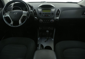Подержанный автомобиль Hyundai ix35 2015 года (12 фото)