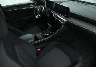 Подержанный автомобиль Kia K5 2020 года (16 фото)