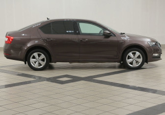 Подержанный автомобиль Skoda Octavia Liftback 2018 года (5 фото)