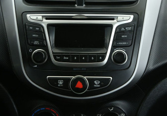 Подержанный автомобиль Hyundai Solaris Sedan 2014 года (13 фото)