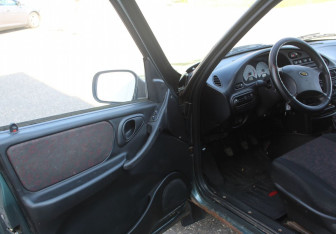 Подержанный автомобиль Chevrolet Niva 2006 года (9 фото)