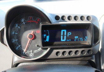 Подержанный автомобиль Chevrolet Aveo Sedan 2012 года (13 фото)