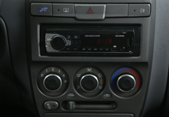 Подержанный автомобиль Hyundai Accent Sedan 2004 года (13 фото)