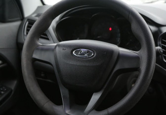 Подержанный автомобиль LADA (ВАЗ) Vesta Sedan 2016 года (16 фото)