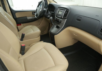 Подержанный автомобиль Hyundai H-1 2019 года (9 фото)