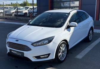 Подержанный автомобиль Ford Focus Sedan 2017 года (8 фото)