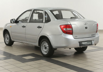 Подержанный автомобиль LADA (ВАЗ) Granta Sedan 2012 года (2 фото)