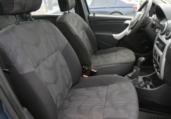 Подержанный автомобиль Renault Logan Sedan 2014 года (10 фото)