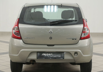 Подержанный автомобиль Renault Sandero 2010 года (3 фото)