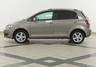 Подержанный автомобиль Volkswagen Golf Plus 2010 года (7 фото)