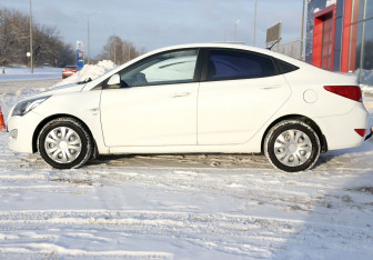 Подержанный автомобиль Hyundai Solaris Sedan 2015 года (8 фото)