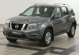 Подержанный автомобиль Nissan Terrano 2014 года (8 фото)
