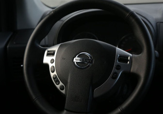 Подержанный автомобиль Nissan X-Trail 2013 года (16 фото)