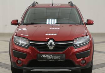 Подержанный автомобиль Renault Sandero 2018 года (6 фото)