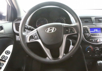 Подержанный автомобиль Hyundai Solaris Sedan 2015 года (10 фото)