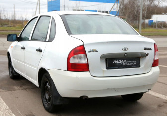 Подержанный автомобиль LADA (ВАЗ) Kalina Sedan 2009 года (4 фото)