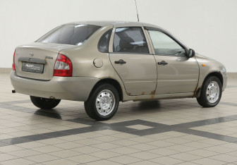 Подержанный автомобиль LADA (ВАЗ) Kalina Sedan 2006 года (4 фото)